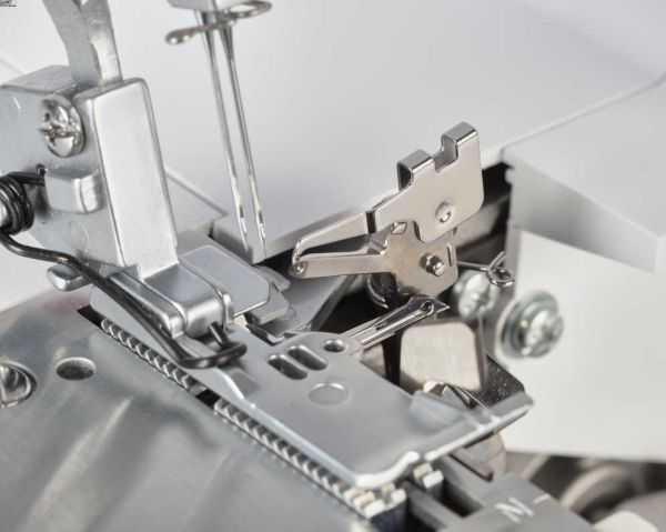 Efficient and sophisticated serging with Bernette 44 FUNLOCK
