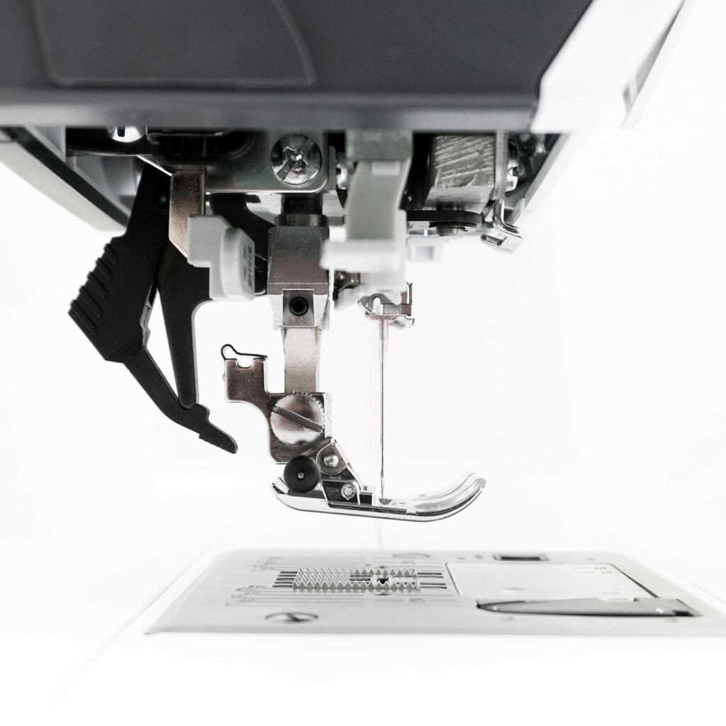 User-friendly programming Bernette 77 Sewing and Quilting Machine