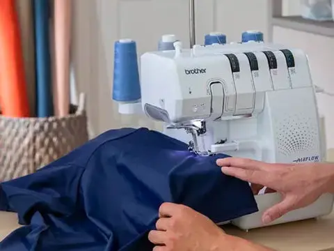 Perfect for complex serging projects Brother Innov-ís AIRFLOW 3000 Air Serger