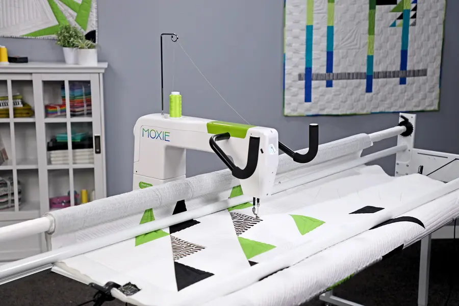 High-speed quilting ability Handi Quilter Moxie