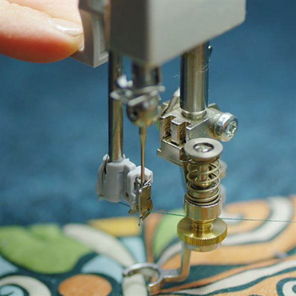 Navigate your quilting projects easily using the LCD screen of Bernina Q20