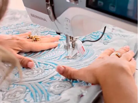 Combine efficiency in sewing and quilting craftsmanship Bernina 770 QE PLUS