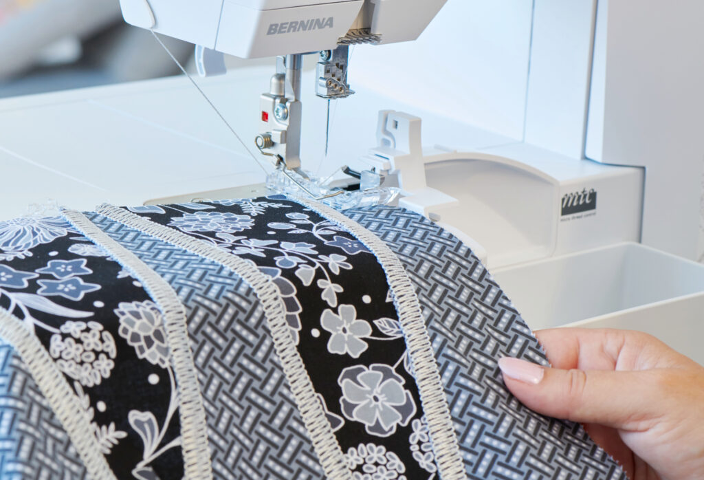 Bernina L 890 QE provides exceptional overlock and coverstitch quality