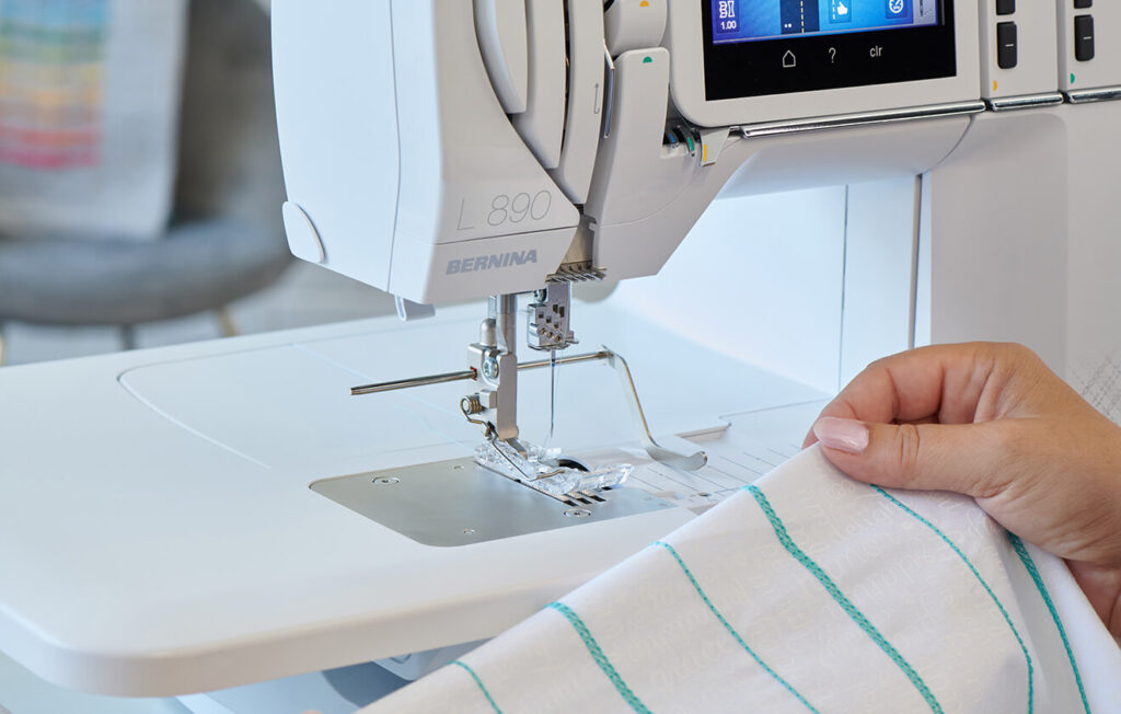 Learn new sewing skills quickly with Bernina L 890 guide